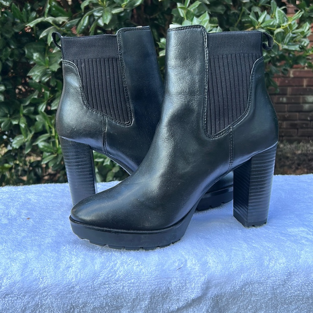 Kenneth Cole Booties🎄Make An Offer🎄